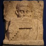 Rilievo con fanciullo che suona il flauto di pan, dal tempio di oxyrhynchus (egitto), III secolo dc